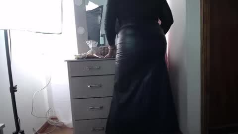 Lia Taylor online show from September 2025 12:18:01 PM