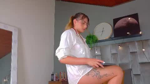 L I A   online show from July 2026 03:09:01 AM