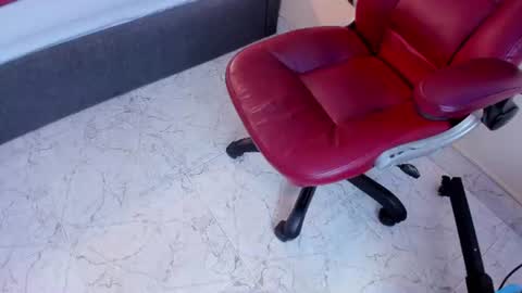 Lia Bell online show from June 2026 07:01:01 PM