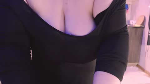 miss Lia  colection for travel online show from January 2025 05:09:02 PM