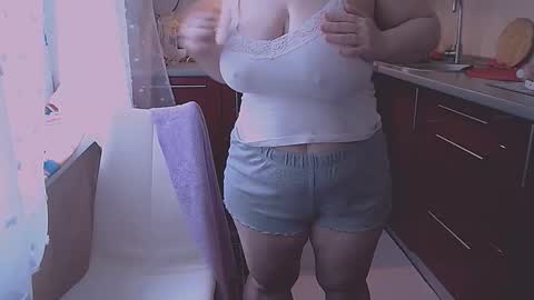 Snapshot of liahsofty chatting on May 2026 01:51:02 PM miss Lia colection for travel online show from May 2026 01:51:02 PM