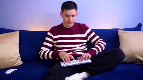 Snapshot of liam_enzho chatting on January 2025 03:02:01 PM Liam online show from January 2025 03:02:01 PM