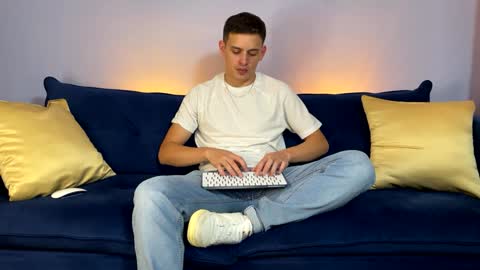 Snapshot of liam_enzho chatting on January 2025 11:10:02 PM Liam online show from January 2025 11:10:02 PM