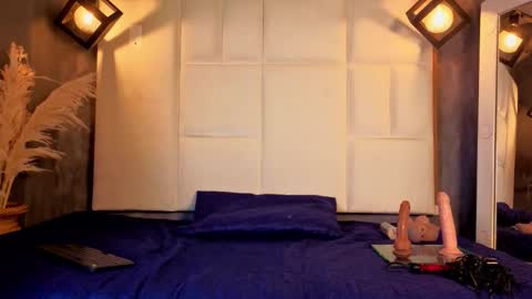 Liam forest  online show from December 2025 05:04:02 AM