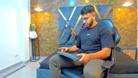 LIAM KLEIN online show from September 2025 11:12:02 AM