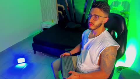 LIAM KLEIN online show from December 2025 11:16:02 AM