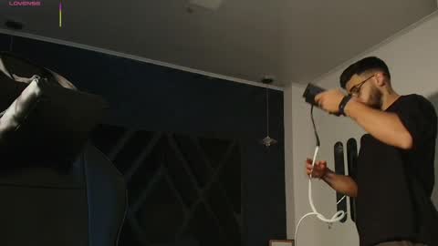 LIAM KLEIN online show from April 2026 11:15:01 AM