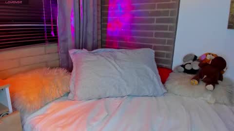 liam online show from December 2025 03:46:01 AM