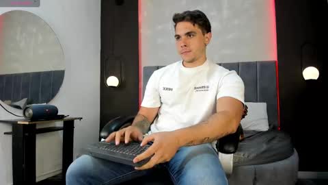 Liam online show from October 2025 08:50:02 PM