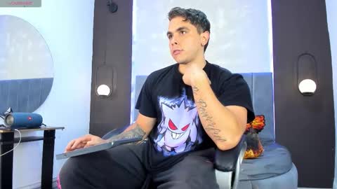 Liam online show from October 2025 12:11:01 AM