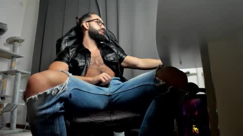 Liam online show from November 2025 08:15:02 AM