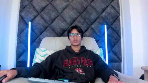 Liam twink big dick online show from May 2026 10:43:01 AM
