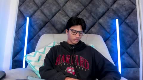 Liam twink big dick online show from May 2026 10:43:02 AM