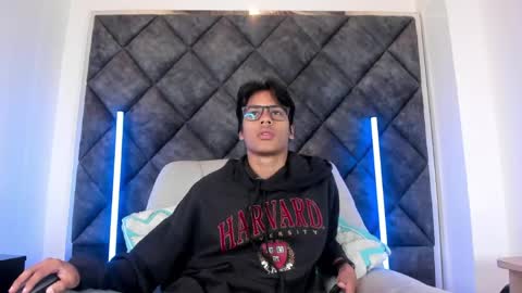 Liam twink big dick online show from May 2026 11:16:02 AM