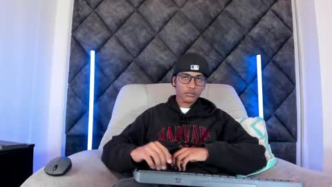 Liam twink big dick online show from May 2026 10:44:01 AM