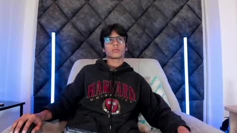 Liam twink big dick online show from May 2026 11:04:02 AM