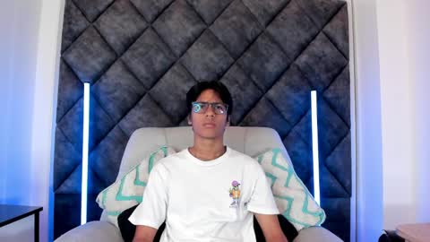 Liam twink big dick online show from May 2026 11:16:01 AM