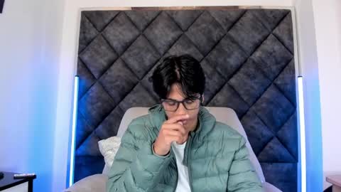 Liam twink big dick online show from May 2026 11:19:01 AM