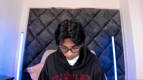Liam twink big dick online show from May 2026 11:29:01 AM