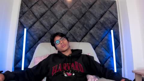 Liam twink big dick online show from May 2026 11:06:01 AM