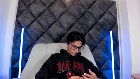 Liam twink big dick online show from May 2026 06:09:01 PM