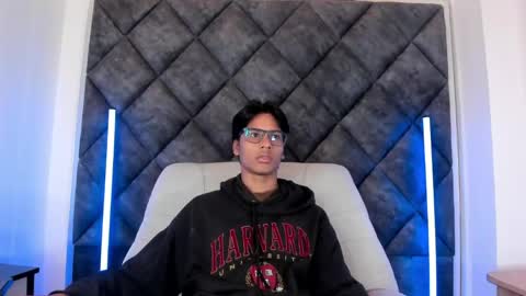 Liam twink big dick online show from June 2026 11:12:02 AM