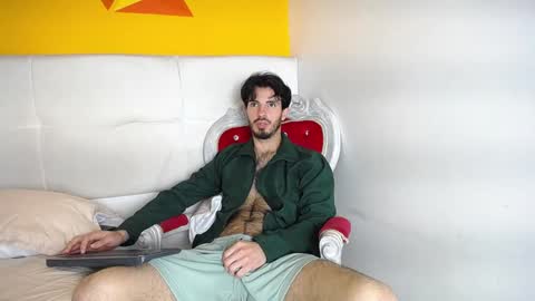 LiamLuxe online show from December 2024 04:09:01 PM