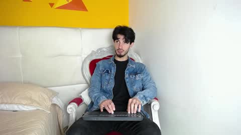 LiamLuxe online show from December 2024 01:05:02 PM