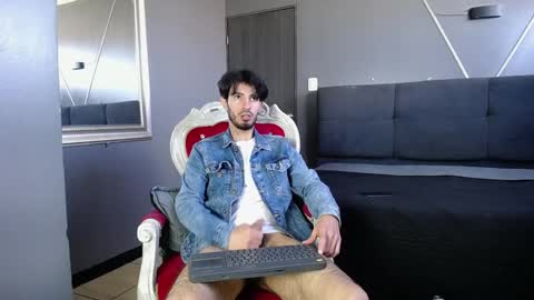 LiamLuxe online show from December 2024 04:04:01 PM
