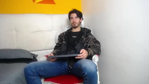 LiamLuxe online show from February 2025 06:52:02 PM