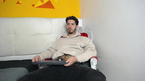 LiamLuxe online show from March 2025 01:07:01 PM