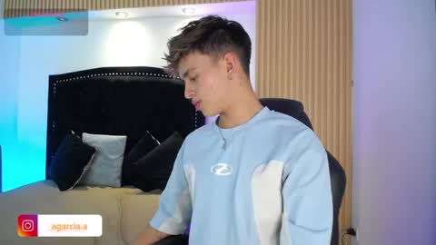 liam online show from April 2026 09:39:01 PM