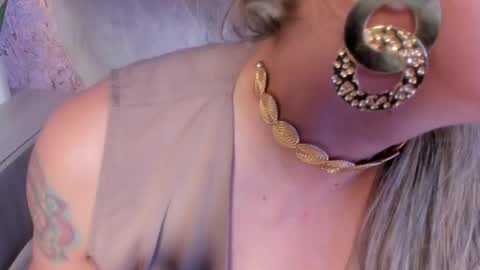 Lian online show from November 2025 06:09:02 PM