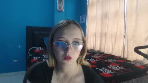 Lia Roberts online show from November 2025 12:16:02 PM