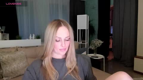 Snapshot of libby_nora chatting on February 2025 03:27:01 PM Libby online show from February 2025 03:27:01 PM