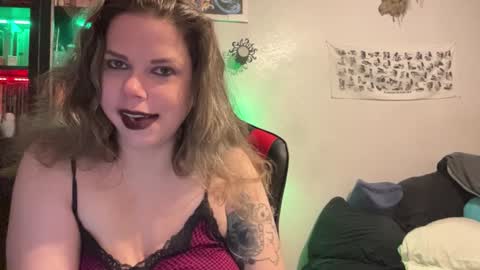 Snapshot of libbydeetzxxx chatting on December 2024 01:16:02 PM Libby Deetz online show from December 2024 01:16:02 PM