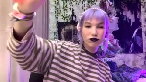 Lola online show from September 2025 07:03:02 PM