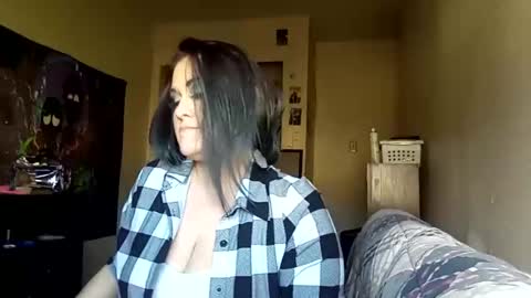 Snapshot of lickmelolliee chatting on December 2024 07:22:01 PM AllieAustyn online show from December 2024 07:22:01 PM