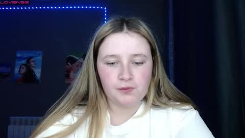 light_lunaa online show from October 2025 01:53:02 PM