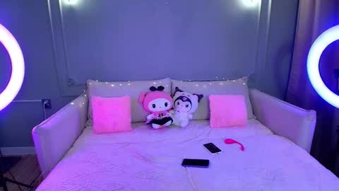 Lihn Pham online show from December 2025 03:15:01 AM