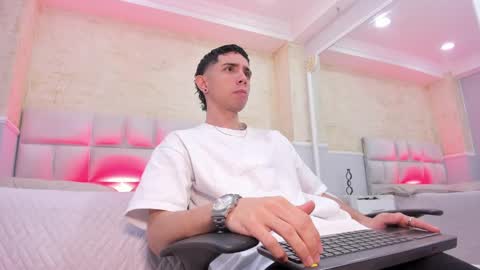 L I I A M online show from February 2025 04:40:01 AM