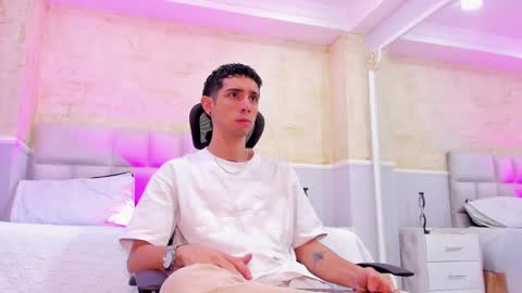 L I I A M online show from March 2025 04:24:01 AM