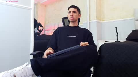 L I I A M online show from March 2025 04:43:02 AM