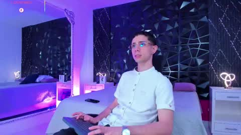 L I I A M online show from September 2025 09:59:02 PM