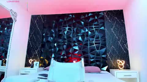 L I I A M online show from September 2025 05:47:02 PM