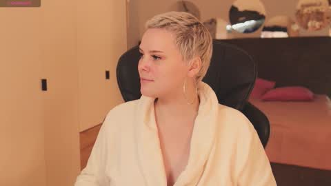 likaaberry online show from November 2025 11:43:02 AM