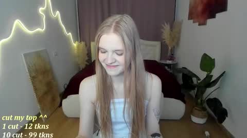 Snapshot of lil_cookie_monster chatting on February 2026 01:27:02 PM Erica online show from February 2026 01:27:02 PM