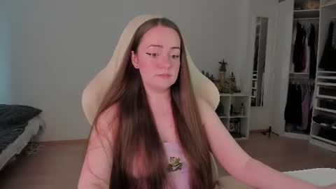 Snapshot of lil_happiness chatting on July 2026 01:29:02 PM for free registration 3 online show from July 2026 01:29:02 PM