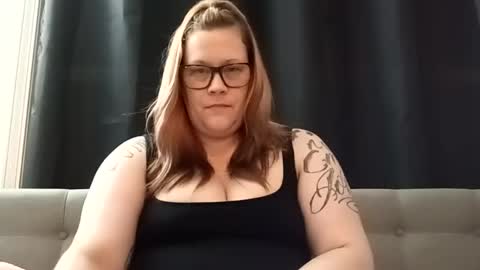 Snapshot of lil_nelli8 chatting on October 2025 06:44:01 AM lil_nelli8 online show from October 2025 06:44:01 AM