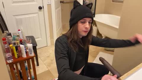 Kristin online show from November 2025 05:51:02 AM